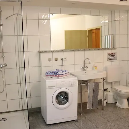 Apartment Grosszugige Souterrainzimmer Munich